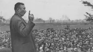 Prezes Stronnictwa Ludowego Wincenty Witos przemawia do zebranych (1933 r.)