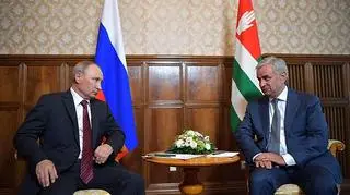 Prezydent Abchazji Raul Chadżymba z prezydentem Rosji Władimirem Putinem 