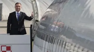 Prezydent wchodzi na pokład "Józefa Piłsudskiego"