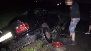 Próba wyciągania auta linką skończyła się fiaskiem