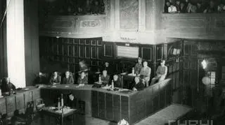 Proces Arthura Greisera przed Najwyższym Trybunałem Narodowym w Auli Uniwersyteckiej