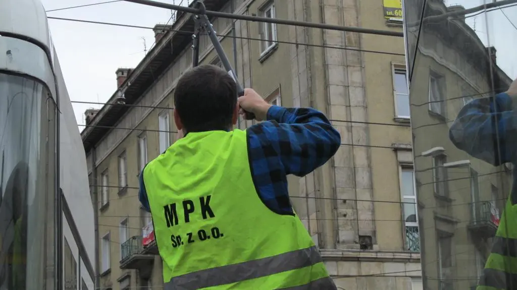 Przecięli kable między wagonami