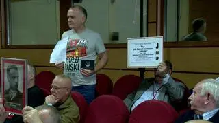 Przeciwnicy uchwały na sesji rady miasta