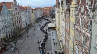 Przed Punktem Informacji Turystycznej w Gdańsku ustawiła się kolejka mieszkańców miasta