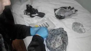 Przedmioty znalezione u zatrzymanego przez SBU mężczyzny oskarżanego o szpiegostwo na rzecz Rosji