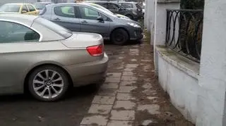 Przejście niedostępne nie tylko dla niepełnosprawnych