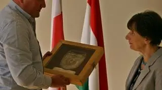 Przekazanie ryngrafu węgierskiemu konsulowi 