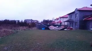 Przewrócony płot na Spławiu