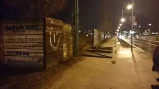 Przewrócony płot na Starołęce