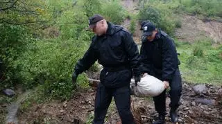 Przyszli policjanci pomagali walczyć z żywiołem