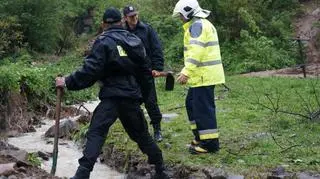 Przyszli policjanci pomagali walczyć z żywiołem