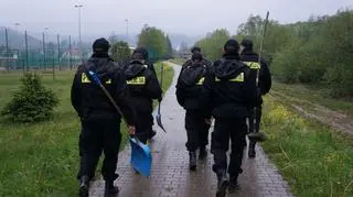 Przyszli policjanci pomagali walczyć z żywiołem