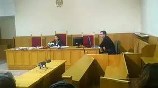 Pusta ława sądowa