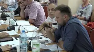 Radny PiS (przy mikrofonie) może stracić mandat