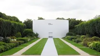 Raf Simons zaprosił gości na pokaz Diora do Muzeum Rodina w Paryżu