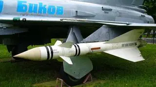Rakieta K-8 pod skrzydłem Su-15. Przy pomocy takiego uzbrojenia zestrzelono Boeinga