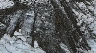 Resztki maszyny znajdują się w trudnodostępnym górskim terenie