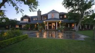 Rezydencja leży w luksusowej dzielnicy Los Angeles - Hidden Hills (fot. realtor.com)