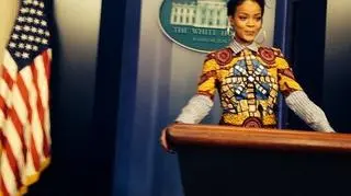 Rihanna w sali konferencyjnej