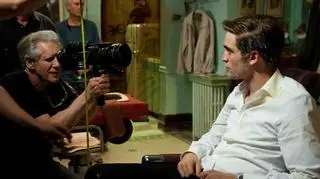 Robert Pattinson na planie "Cosmopolis" z reżyserem, Davidem Cronenbergiem