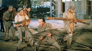Roberto Benigni w swoim zwycięskim filmie "Życie jest pięjne"