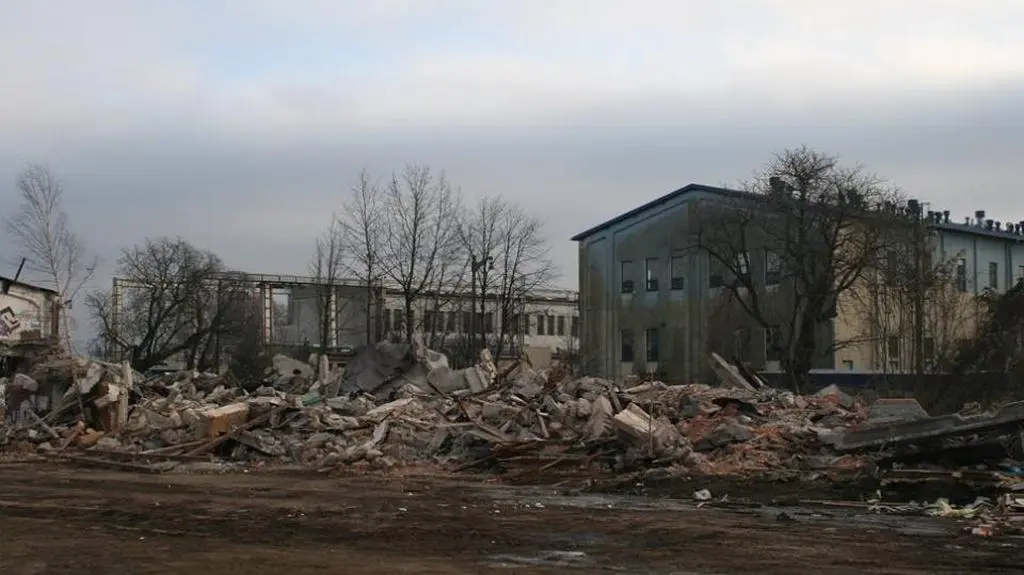 Robią miejsce na nowe budynki