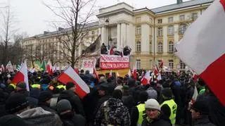 Rolnicy blokują Aleje Ujazdowskie 