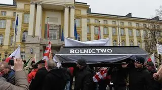 Rolnicy pod kancelarią premiera 