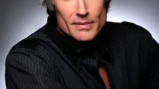 Ronn Moss odszedł z "Mody na sukces" w sierpniu 2012 roku, gdy producenci obniżyli mu honorarium