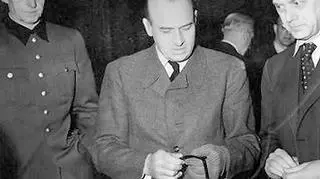 Rosenberg (z prawej) podczas procesu norymberskiego