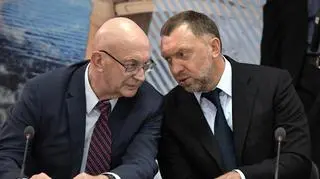 Rosyjski miliarder Oleg Deripaska (na zdjęciu z prawej) 