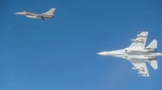 Rosyjski Su-27 i belgijski F-16