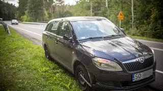 Rowerzysta wjechał prosto pod koła auta 