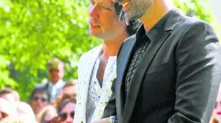 Rufus Wainwright i Jörn Weisbrodt brali ślub w garniturach zaprojektowanych przez duet Viktor & Rolf