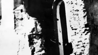 Ruiny Szpitala Wszystkich Świętych w Wieluniu po zbombardowaniu go przez lotnictwo hitlerowskie w dniu 1 września 1939