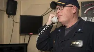 Russell Caldwell jest dowódcą okrętu USS Ross