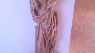 Rzeźby wykonane są z WoodFillu