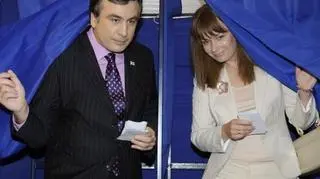Saakaszwili z małżonką. Kolejne wygrane wybory (president.gov.ge)