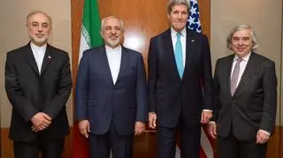 Salehi, Zarif, Kerry i Moniz - dyplomatyczne uśmiechy