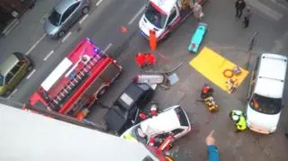Samochód wbił się w blok