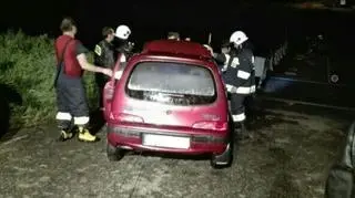 Samochód wyłowili na brzeg strażacy