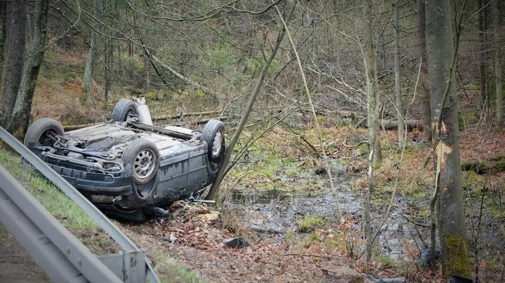 Samochód wypadł z drogi