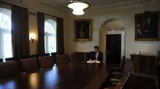 Samotność prezydenta... Tutaj w USA, tuż przed spotkaniem z Barackiem Obamą
