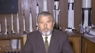Schyłkowy okres kariery von Brauna w NASA. W gabinecie zawsze trzymał modele "swoich" rakiet