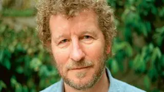 Sebastian Faulks, autor książki "Piekło poczeka", skrytykował poprzedni film o Bondzie