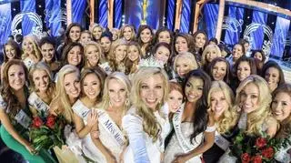 Selfie za kulisami Miss America 2015 - Kira Kazantsev i reszta piękności