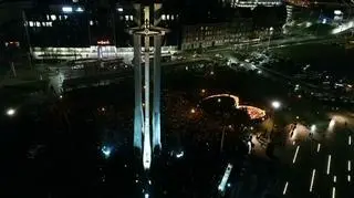 Serce ze zniczy dla Pawła Adamowicza