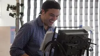 Seth MacFarlane podczas pracy na planie "Teda"