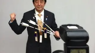 Shinzo Abe dumny jest ze swojego pakietu reform, które - jako fan łucznictwa - nazwał "Trzy strzały"