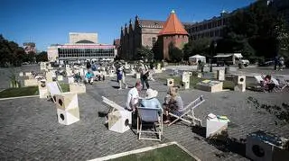 Siedziska ustawiono na Targu 